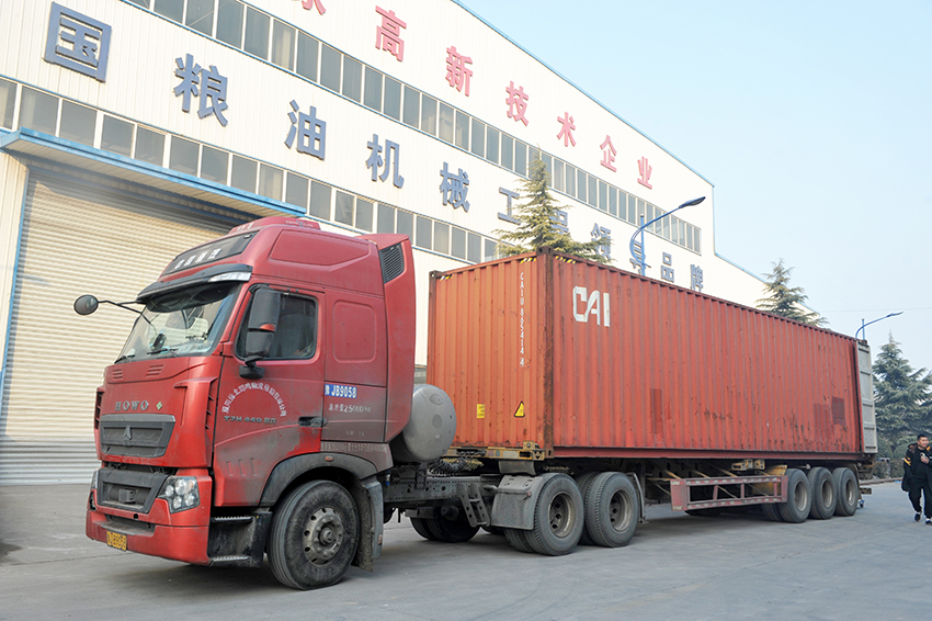 華泰集團(tuán)承攬的300T預(yù)處理、300T浸出、50T精煉大豆制油項(xiàng)目發(fā)往尼日利亞